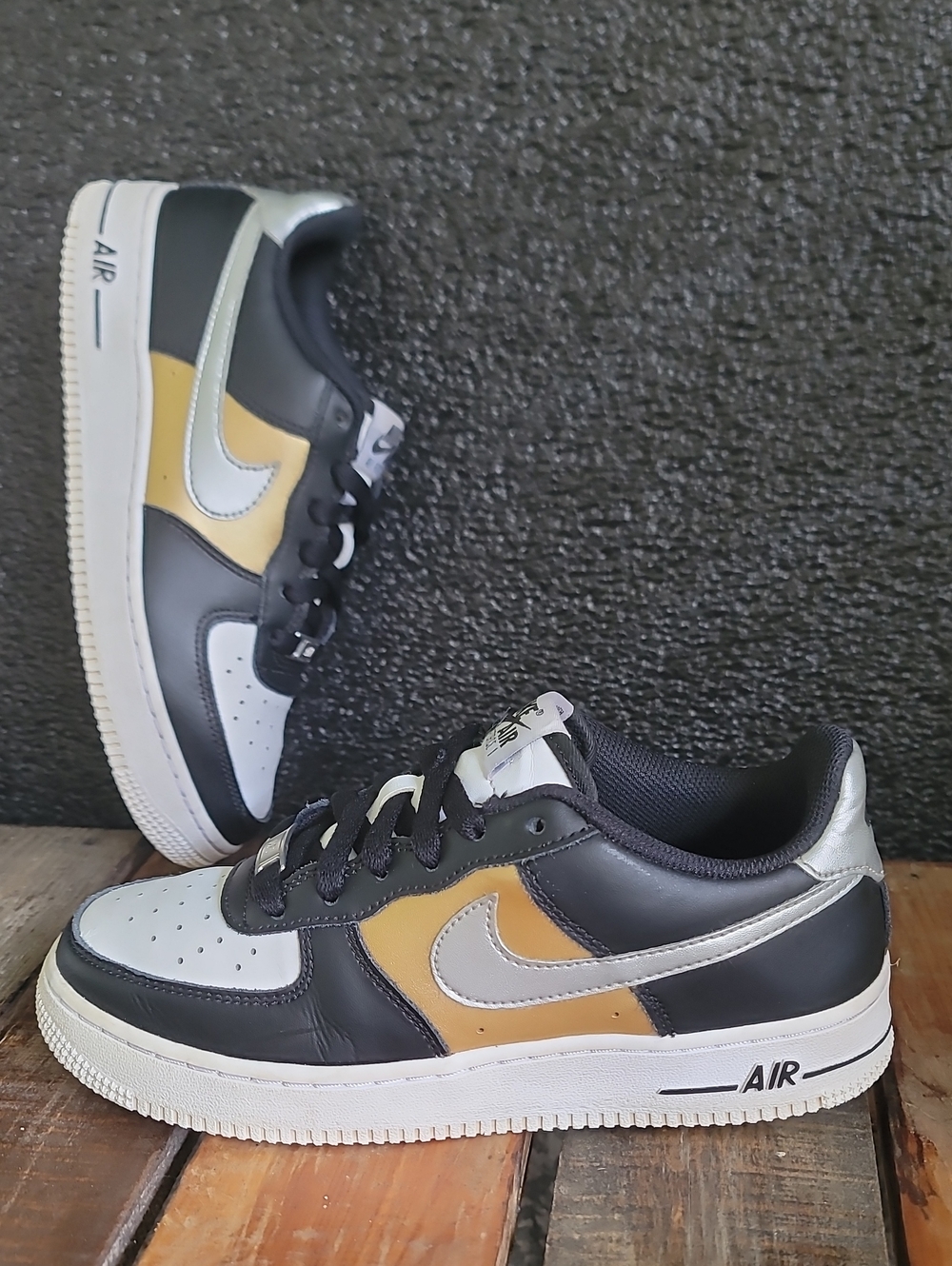 Nike Women's Sneakers Black White Gold